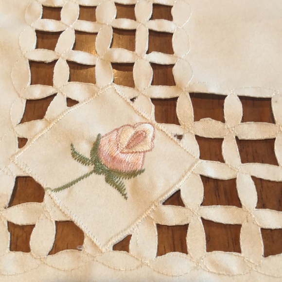 Table Runner - Picture 3 of 8